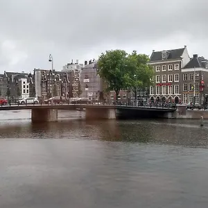 https://rembrandt-square-houseboat.amsterdamhotelsnl.com